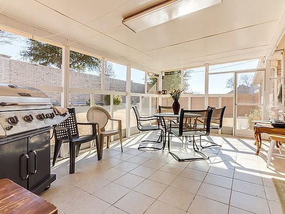 5th image of 322 Mesa Verde Way