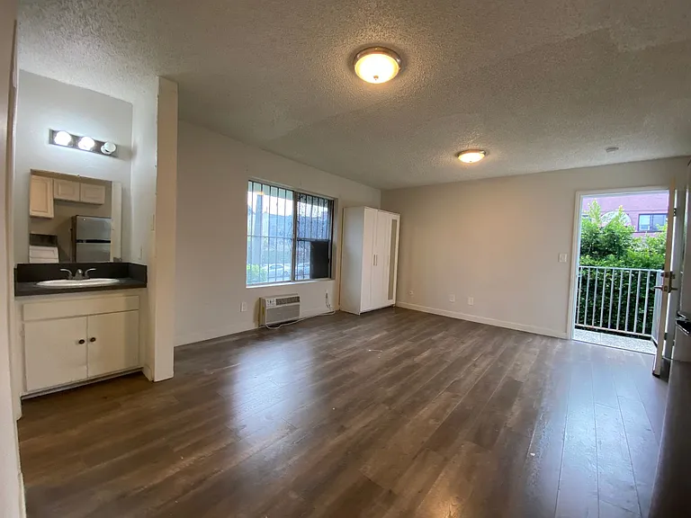 981 Elden Ave #18 — Photo 13
