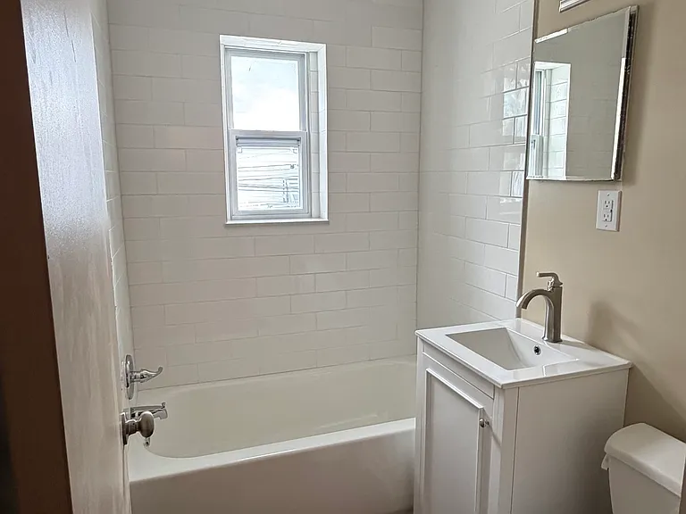 15 S Main St #5 — Photo 4
