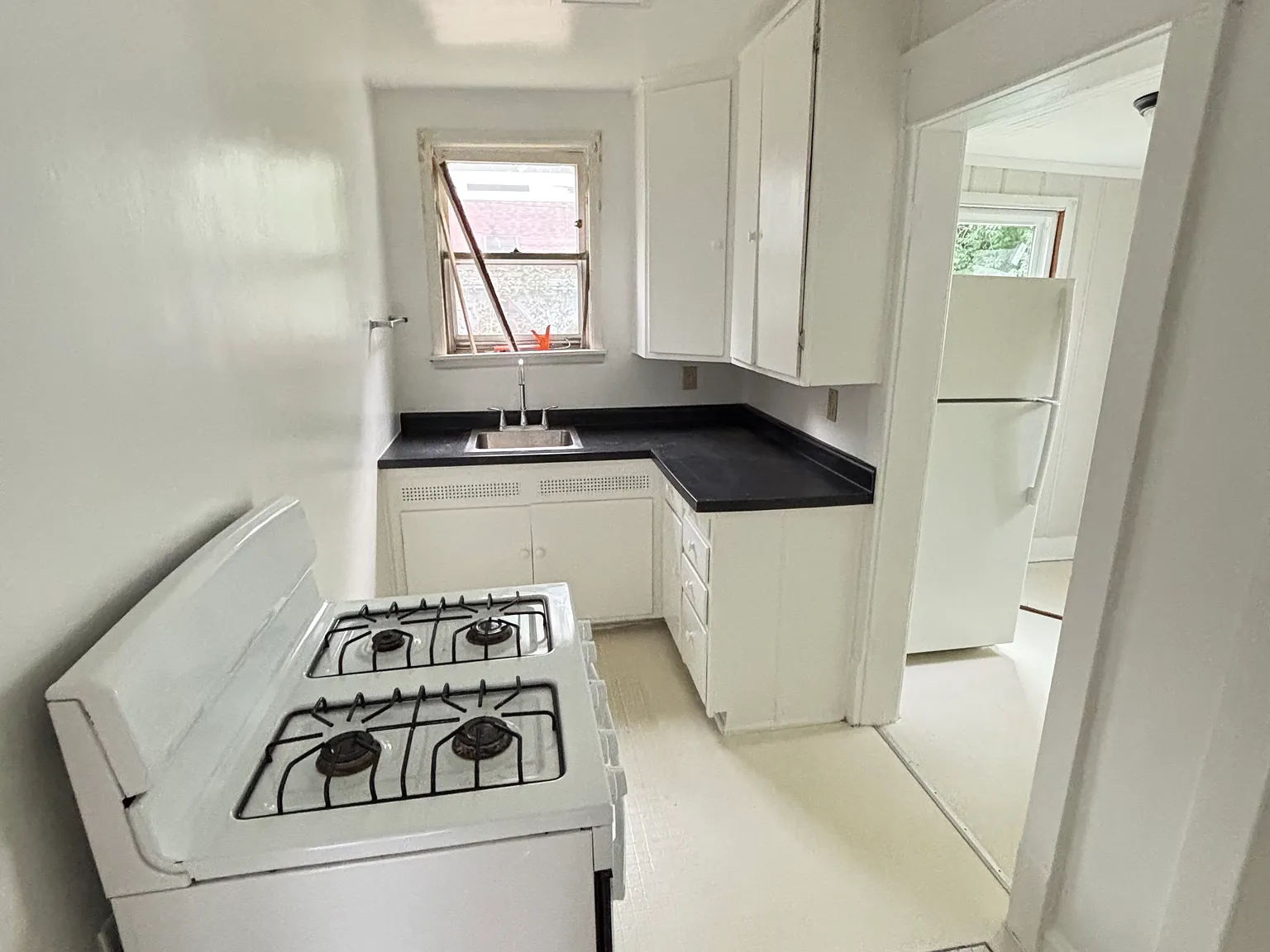 1 bed, 700 sqft, $900 — Photo 3
