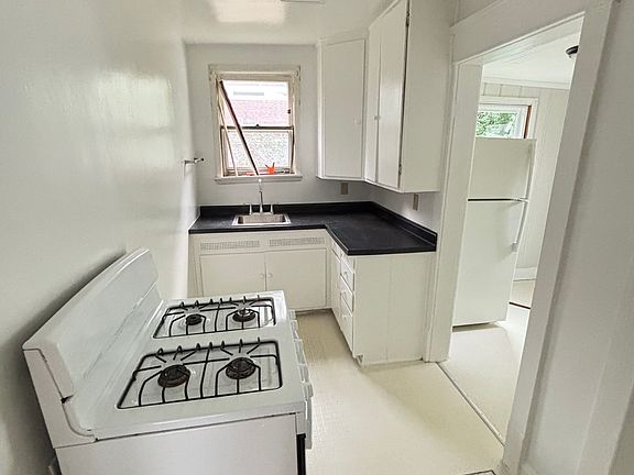 3rd image of 704 W White St #1
