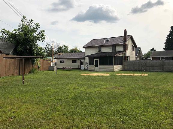 2nd image of 416 Waverly St