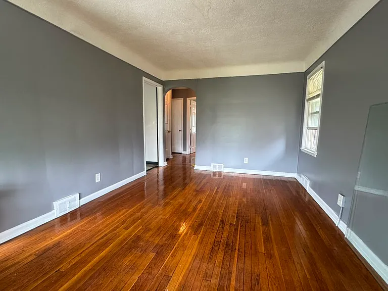 16242 Bringard Dr — Photo 2