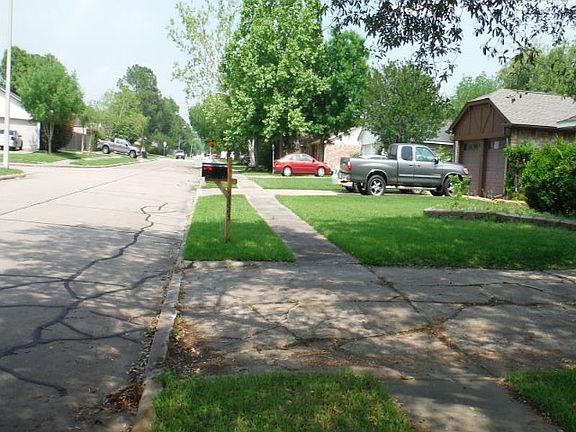 4th image of 5323 Royal Pkwy