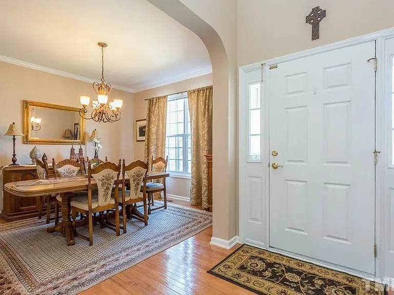 2501 Becketts Ridge Dr — Photo 6