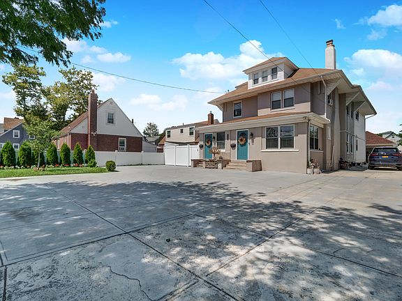 3rd image of 21507 Hollis Ave