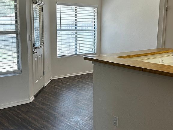 3rd image of 53 Blue Echo Ct