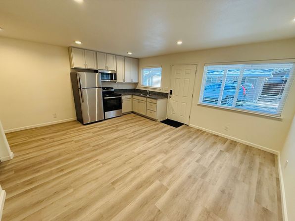 946 Modesto Ave #4