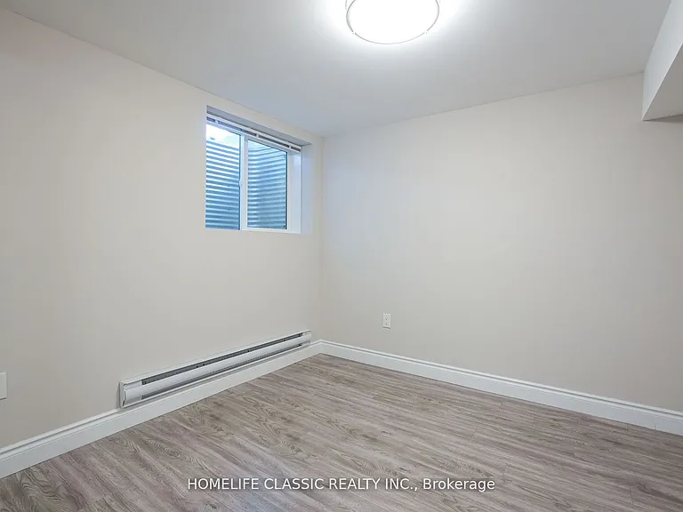 100 Chaucer Cres — Photo 14