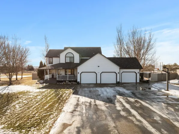 1915 19th Ave NW, Minot, ND 58703