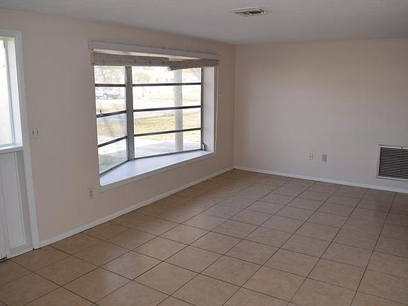 2nd image of 3525 Bradford Dr