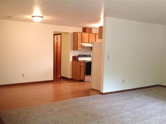 4th image of 906 Park St