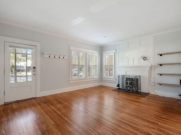 5th image of 408 W Amelia Ave