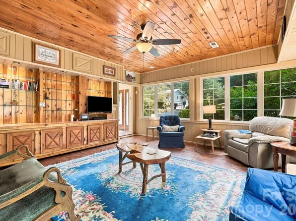 1925 Laurel Park Hwy, Laurel Park, NC 28739