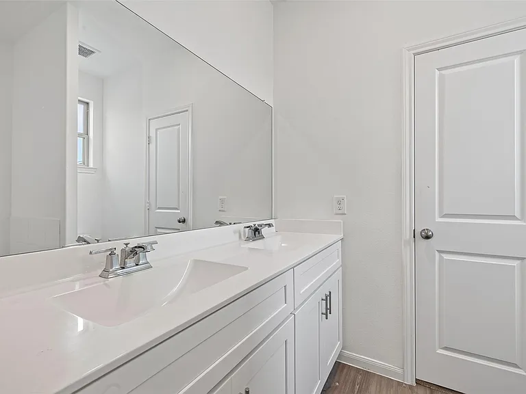 8111 Star Terrace Dr — Photo 32