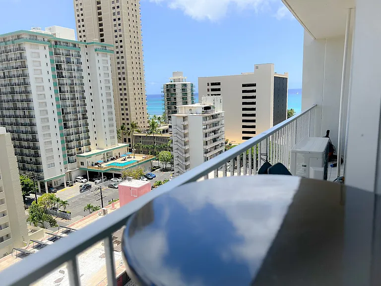 Kuhio Ave — Photo 24