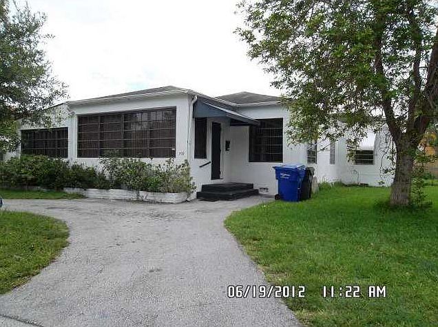 1st image of 709 N 26th Ave