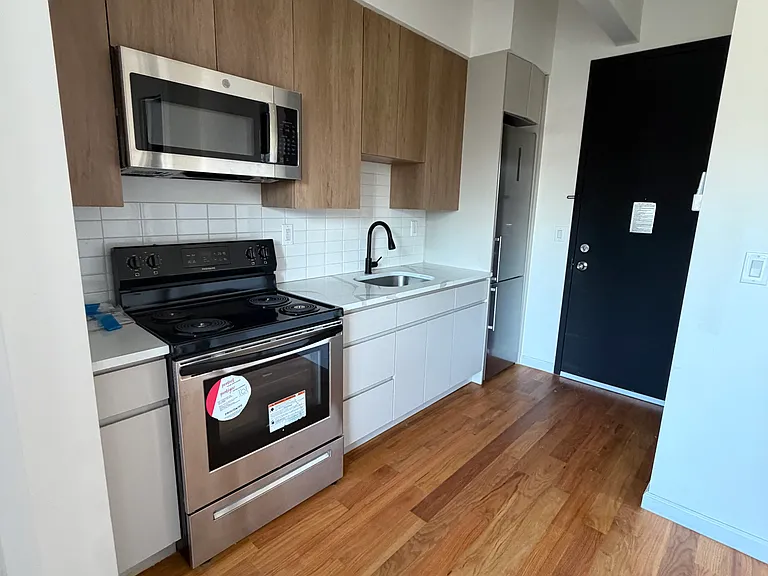 864 E 215th St #2F — Photo 1