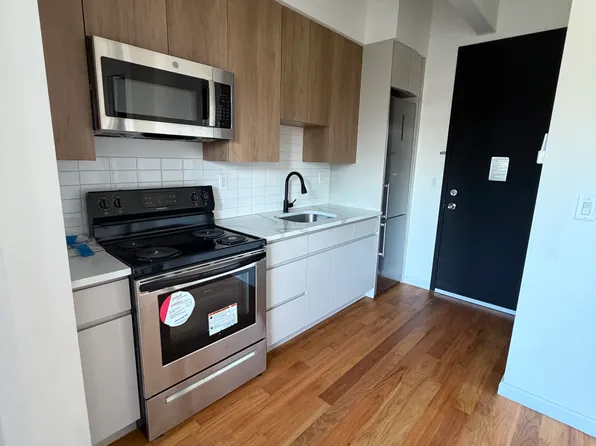 864 E 215th St #2F, Bronx, NY 10467