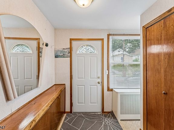 4th image of 23 Princeton St