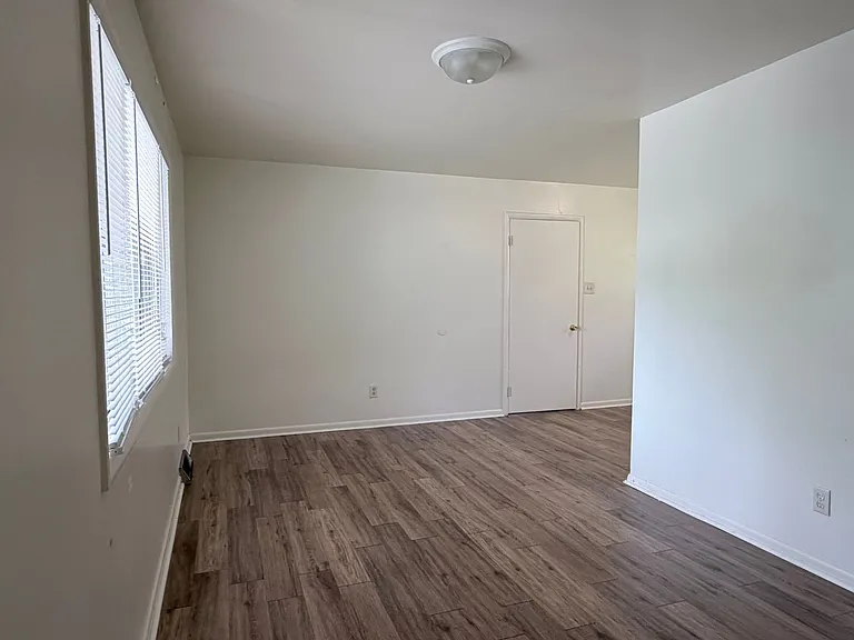 105 E Wilson St — Photo 11