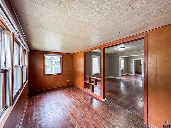 5th image of 821 W 15th St