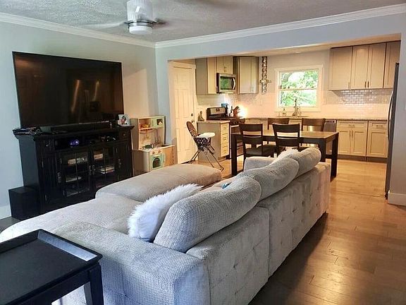 4th image of 1568 Highland Ave