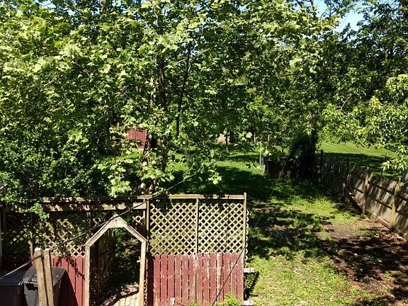 5th image of 4002 Englewood Dr