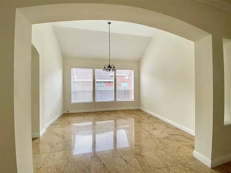 10323 Stanbrook Dr — Photo 8