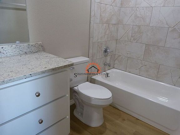 5th image of 3132 Westminster Dr #B