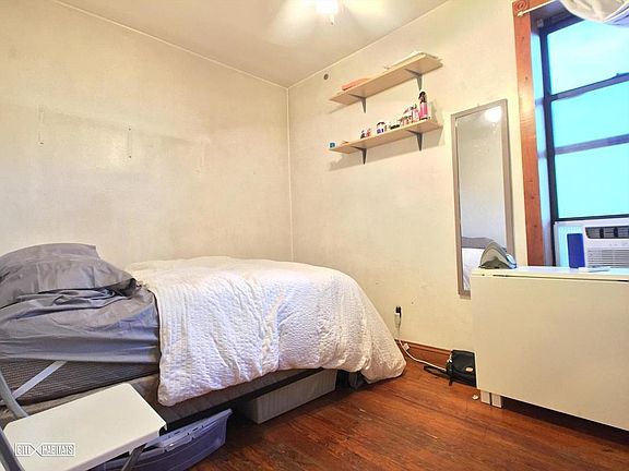 3rd image of 601 E 11th St APT 5B