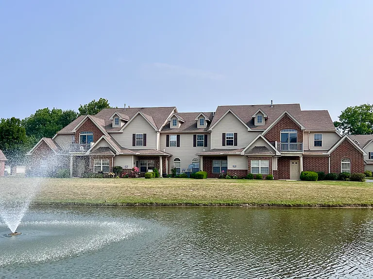 Waterford Place Apartments & Villas — Photo 11