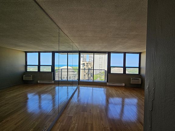 4th image of 2740 N Pine Grove Ave APT 14C