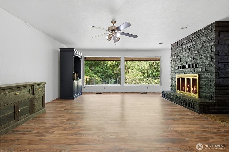5th image of 2469 Northlake Way NW