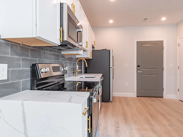 146 Main St #101 — Photo 2