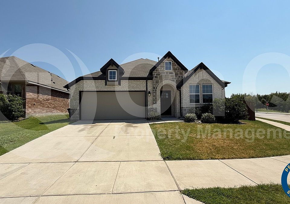 1st image of 204 Rosewood Dr