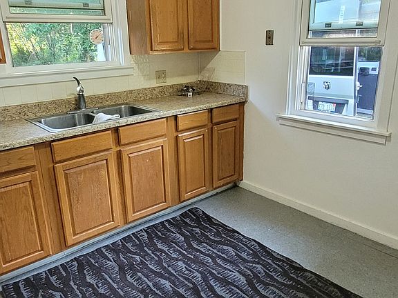 2nd image of 96 Kellogg St