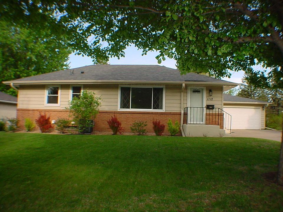 1st image of 1112 Queens Ln