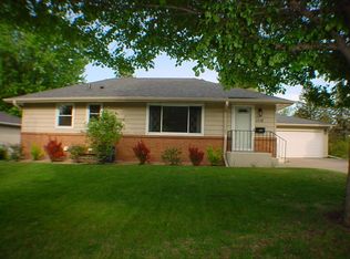 1112 Queens Ln, Anoka, MN 55303