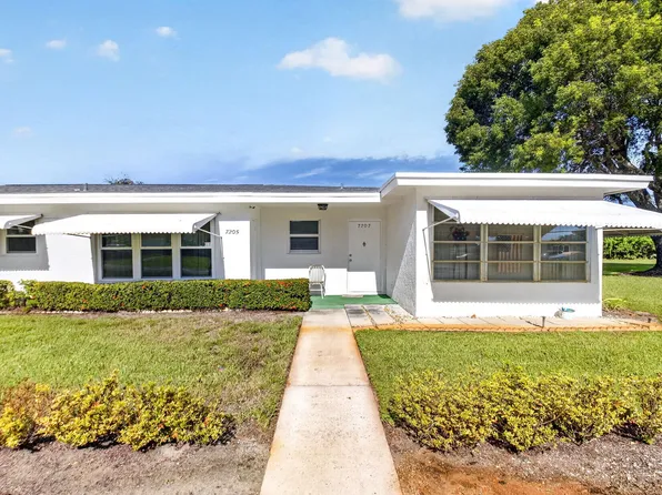 7205 W OAKRIDGE Circle, Lake Worth, FL 33462