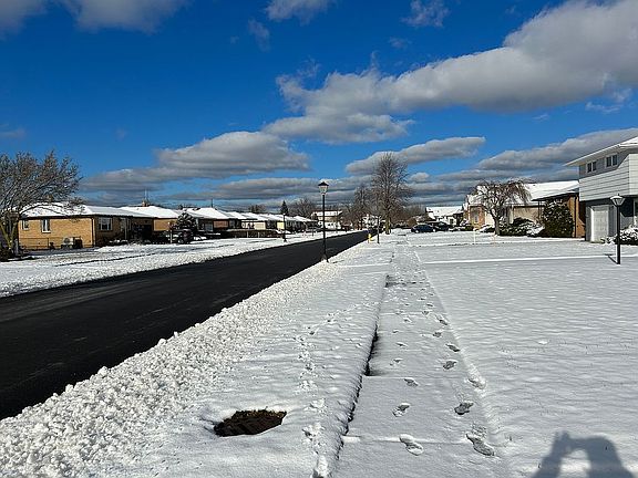 4th image of 47 Joanne Ln