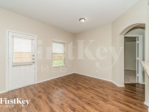 5th image of 313 Plum Dr