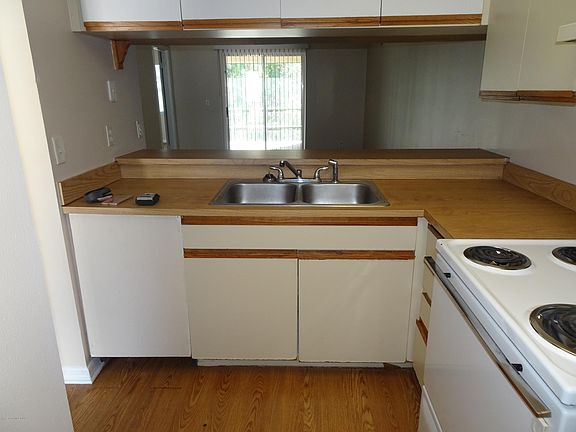 2nd image of 3027 Sir Hamilton Cir #3027