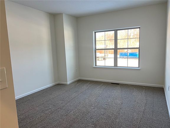 4th image of 117 Hemingway Ln