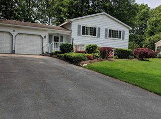 7 Stockton Ct, Clifton Park, NY 12065