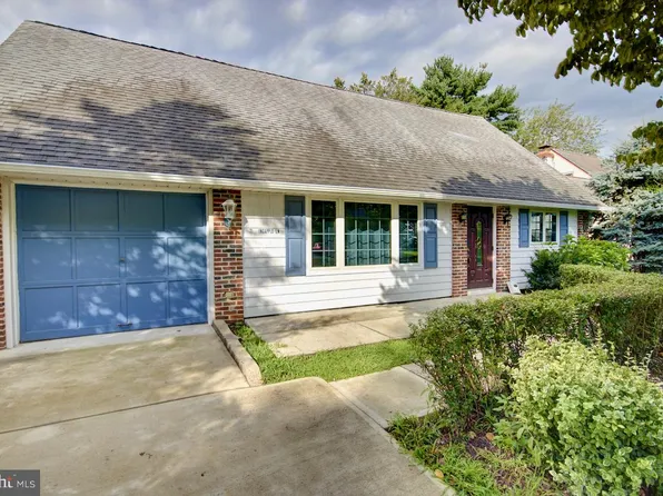 71 Kingapple Ln, Levittown, PA 19055
