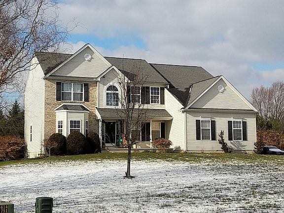 3rd image of 225 Olivine Cir