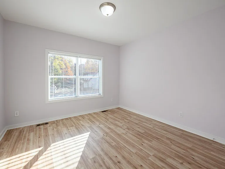 7039 Executive Cir — Photo 27
