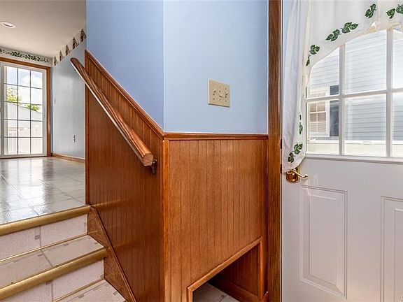 3rd image of 5831 Diana Ln