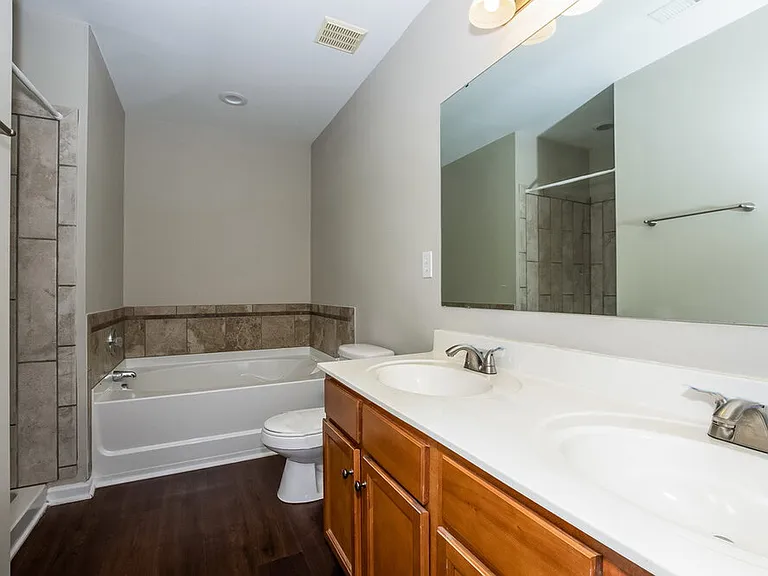 1733 Larne Cir — Photo 16